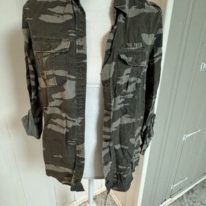 Express Boyfriend Women's Camouflage Blouse XS Button Down Top Shirt Camo